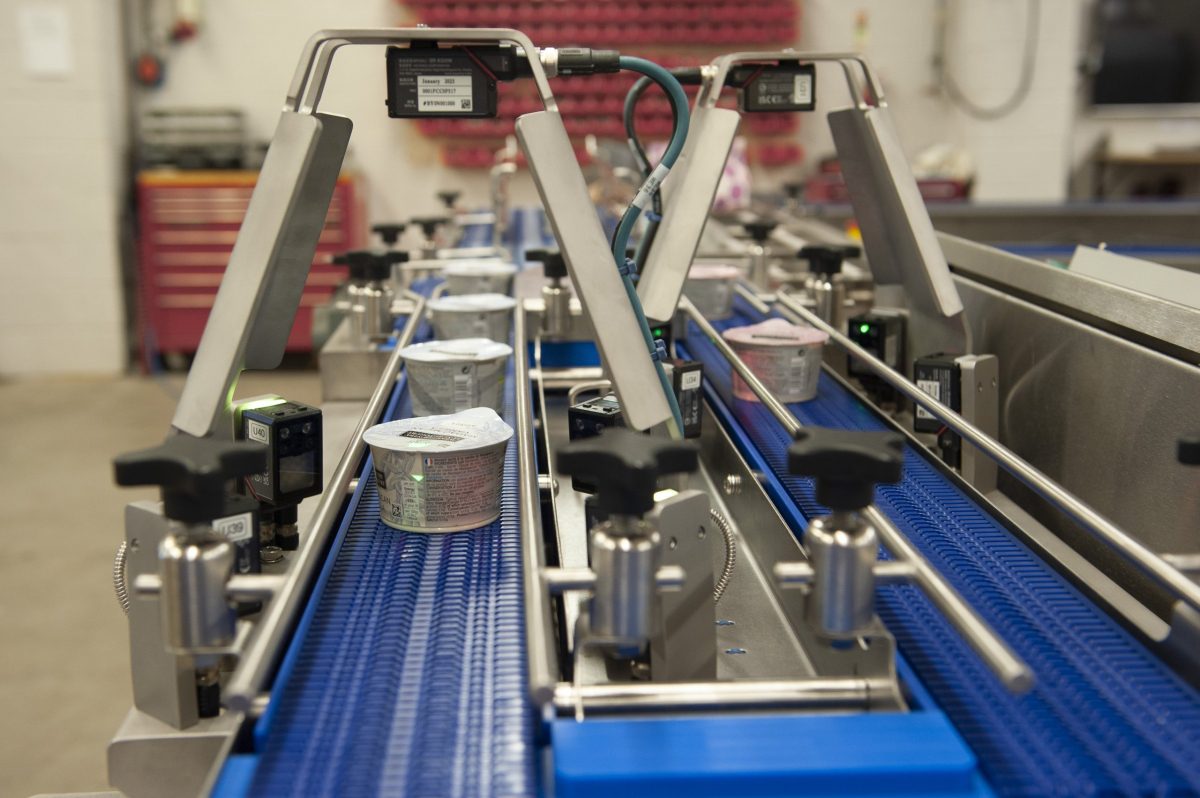 WMH code verification controls scanning products on a conveyor